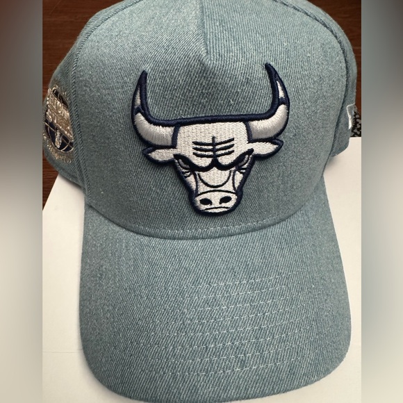 Chicago Bulls Blue Denim SnapBack - Picture 1 of 6
